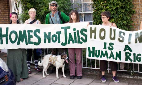 images_News_England_People-protesting-for-squ-010