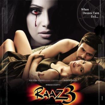 images_Cinema_Masala_raaz_3_attracts_huge_crowd_at_first_show_in_paf_cinema_lahore