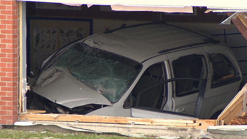 images_News_Canada_car-crash-alberta