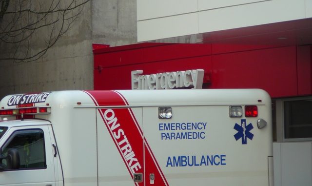 images_News_Canada_paramedics-on-strike