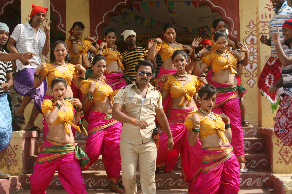 images_Cinema_Masala_Sachiin Joshi in Mumbai Mirror - Pic 1
