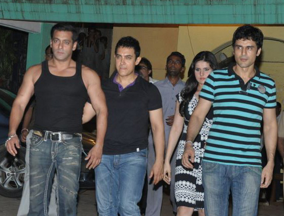 Salman Khan Aamir Khan Zarine Khan and Niketan Madhok. Salman Khan Aamir Khan Zarine Khan and Niketan Madhok.
