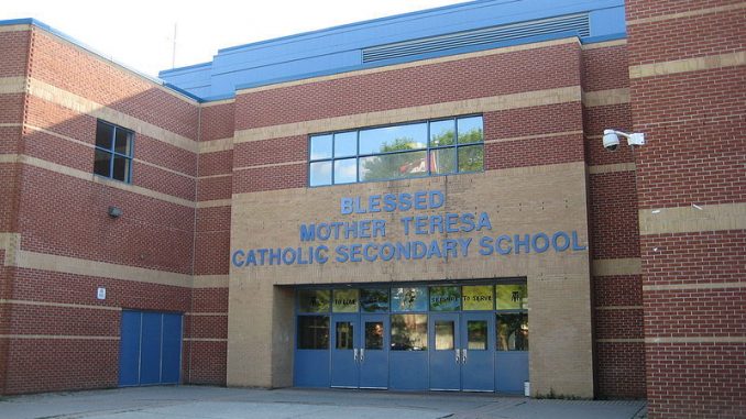 Police Arrests Four Teens For Gun Possession in Toronto High School