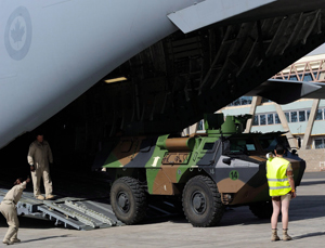 images_News_Canada_mi-mali-c-17-unloading-0385