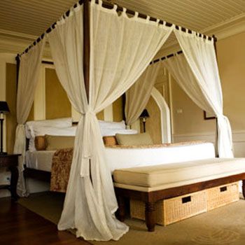 images_Lifestyle_bedroom_decorations_with_canopy_beds