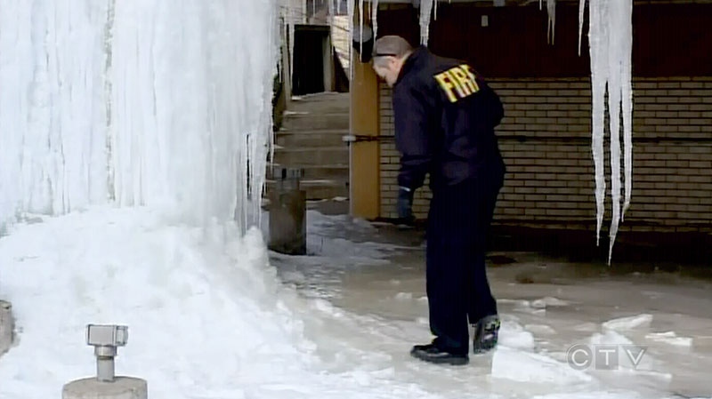 images_News_Canada_gasplant.jpg_icicle