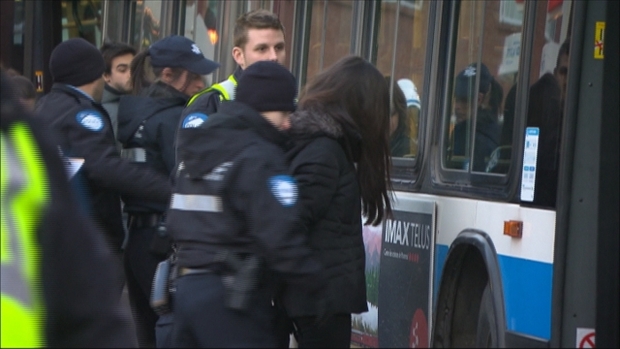images_News_Canada_hi-manif-march22-0323-8col
