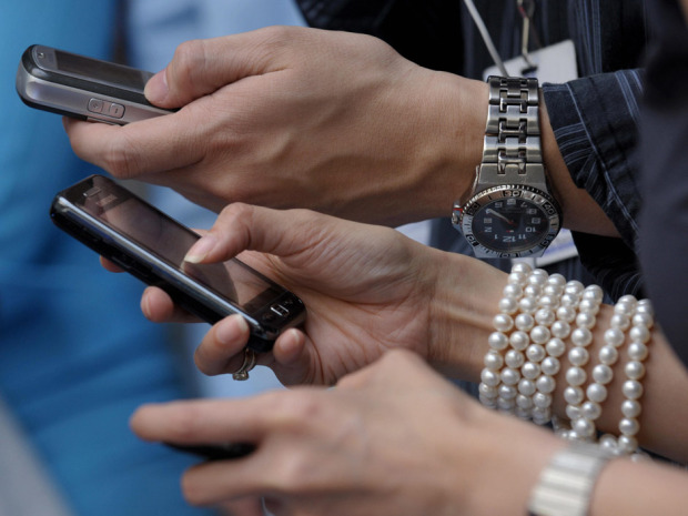 images_News_Canada_phone