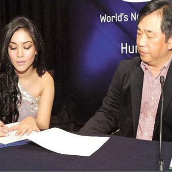 images_News_Pakistan_humaima_malick_signs_for_samsung_galaxy_series_brand_ambassador
