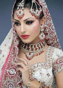 images_Lifestyle_Fashion_Trend-of-Designer-Jewelry-in-Pakistan-214x300