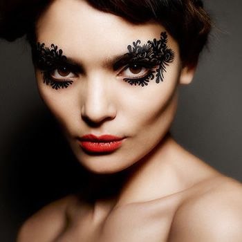 images_Lifestyle_Fashion_stick_on_makeup