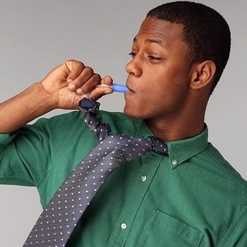 images_Lifestyle_Technology_flask_tie_hides_drinks_in_your_neckwear