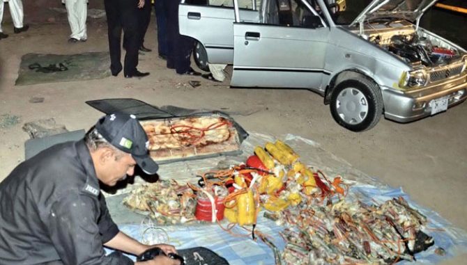 images_News_Pakistan_car-bomb-defused