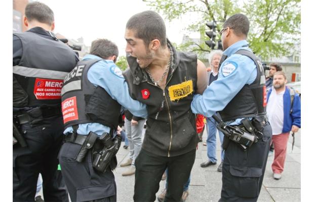 images_News_Canada_protestor