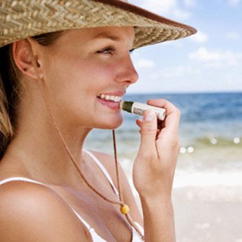 images_Lifestyle_Fashion_how_to_use_chapstick_in_your_lip_care_regimen