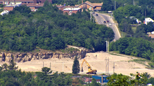 images_News_Canada_mi-algo-mall-empty-lot-300