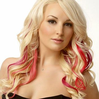 images_Lifestyle_Fashion_blond_hair_with_red_highlight_makeup