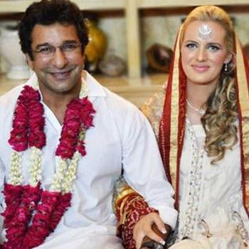 Wasim Akram with wife Shaniera Thompson Wasim Akram with wife Shaniera Thompson