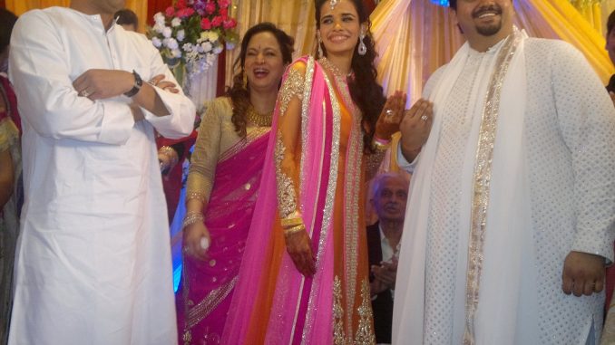 images_Cinema_Masala_raj thackeray smita thackeray aditi redkar and rahul thackeray at rahul thackeray-Aditi Redkar engagement 2