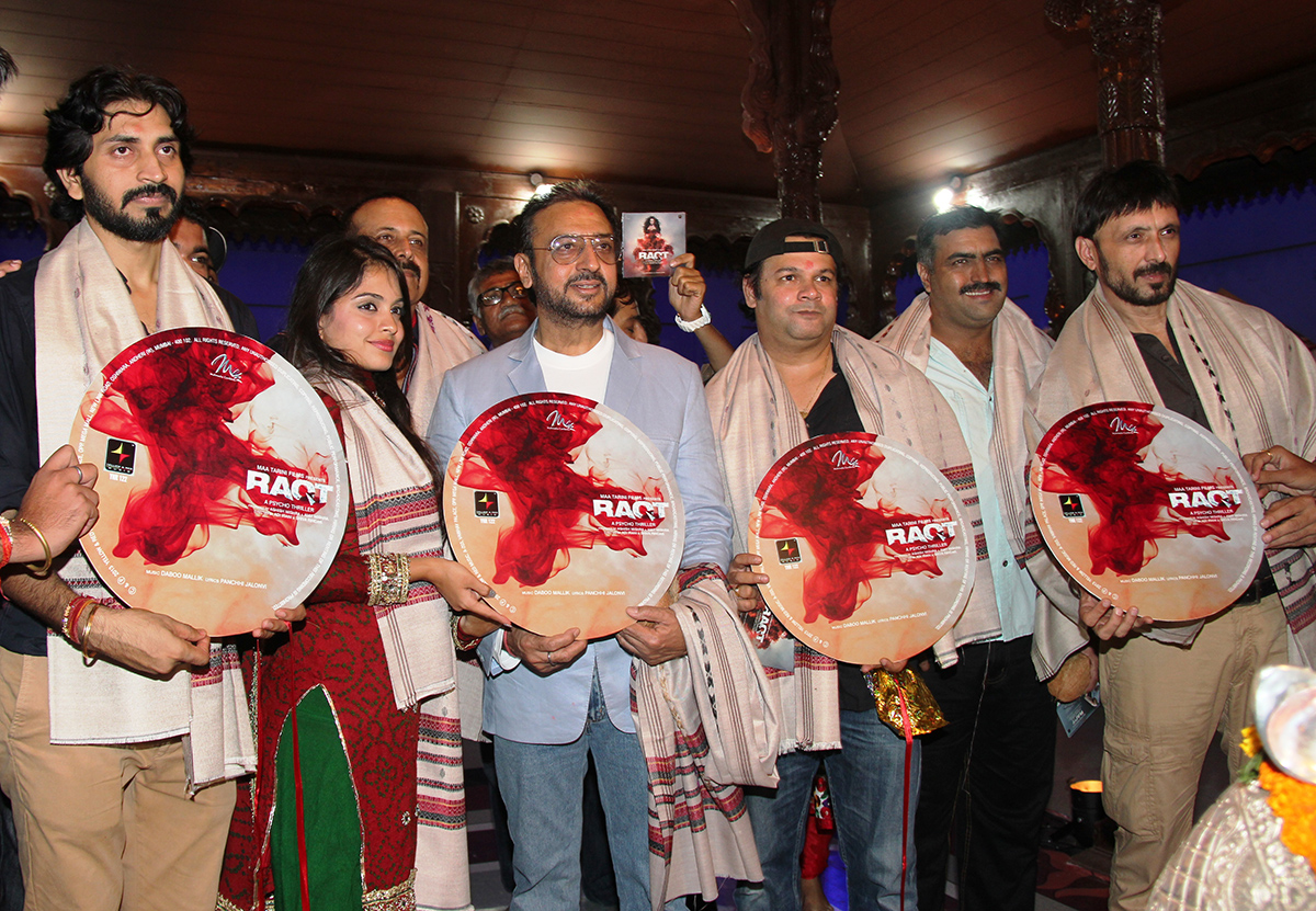 images_Music_Filmi_Ashish Mishra Sheena Shahabadi Adi Irani Gulshan Grover Suresh Menon Sanjeev Verma Shiva Rindan at Raqt music launch