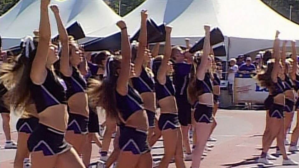 images_News_Canada_cheerleader