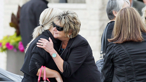 images_News_Canada_mi-gibson-funeral-300-cp-04