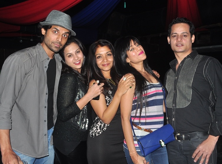 images_Cinema_Masala_Ameet Gaur Uroosa Khan Tanya Singh Kumar Warda Nadiadwala Khannu