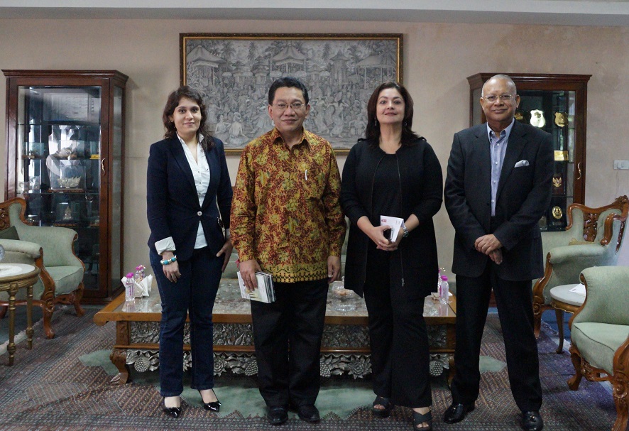 images_Cinema_Masala_Ambassador of Indonesia HE Rizali Mahesh Saharia Honorary Consul with Pooja Bhatt