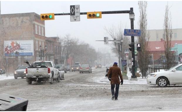 Calgary Snowfall Causes Havoc on Roads, Highways Calgary Snowfall Causes Havoc on Roads, Highways
