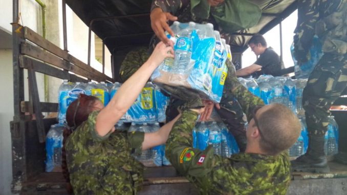Canadian Soldiers Start Working at Philippines Evacuation Centre
