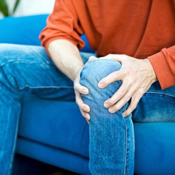 images_Lifestyle_Health_risks_for_ignore_knee_pain_for_men
