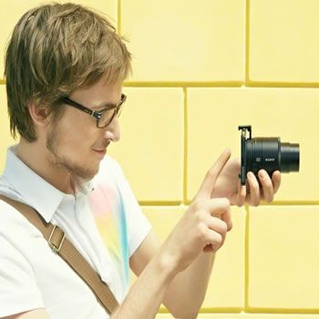 images_Lifestyle_Technology_sony_cyber_shot_qx_camera_lens_details