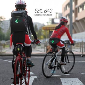 images_Lifestyle_Technology_Seil_Bag_Puts_Customizable_Turn_Signals_on_Your_Backpack