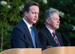 U.K. Prime Minister David Cameron (L) & Northern Ireland's First Minister Peter Robinson (R) U.K. Prime Minister David Cameron (L) & Northern Ireland's First Minister Peter Robinson (R)