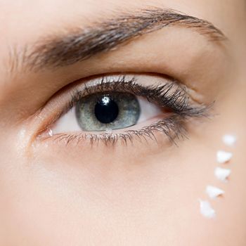 images_Lifestyle_DailyLife_creams_for_eye_wrinkles