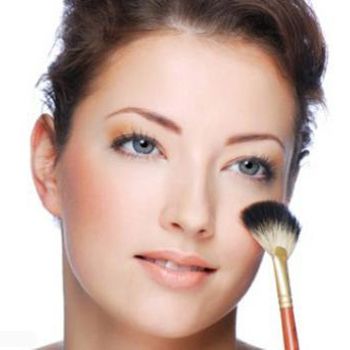 images_Lifestyle_Fashion_how_to_use_a_fan_brush