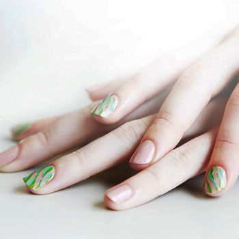 images_Lifestyle_Fashion_pink_green_striped_manicure