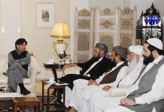 images_News_Pakistan_688909-interiormin_talibancomm_meeting-1396115647-518-640x480