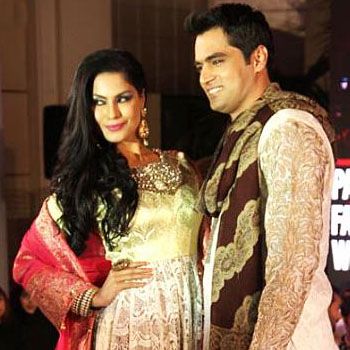 images_News_England_Veena_Malik_with_Husband_at_Pakistan_Fashion_Week_Dubai_2014___3