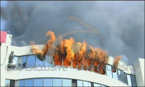 images_News_Pakistan_Fire-erupts.Lahore-commercial-plaza_4-1-2014_143150_l