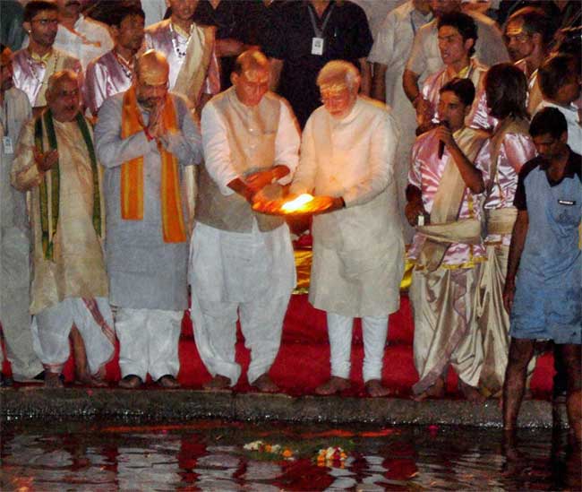 images_News_India_narendra-modi-ganga-aarti-varanasi-PTI-650