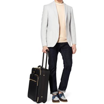 images_Lifestyle_Fashion_men_suitcase_essentials