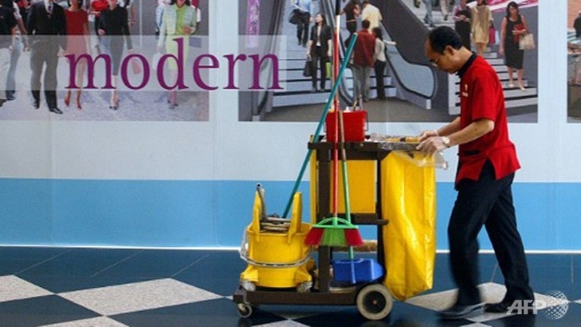 images_News_Asia_20140609-singapore-cleaner-worker_840_473_100