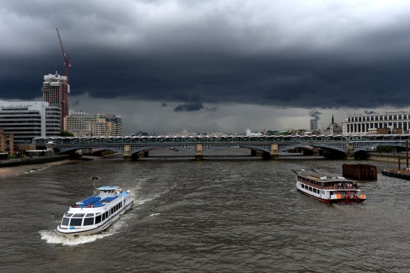 images_News_England_Stormy weather in U.K.