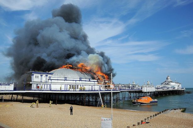 images_News_England_Eastbourne-Pier-Fire