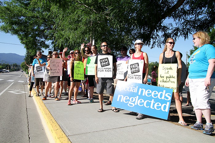 images_News_Canada_50707vernonlv-strike-27-9-14