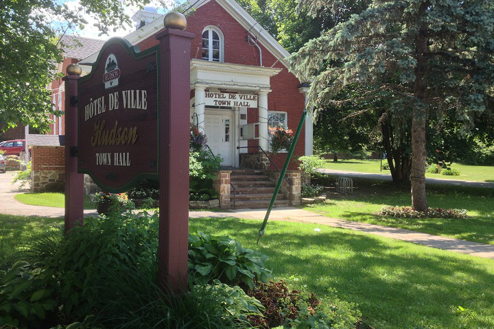 images_News_Canada_hudson-town-hall_best