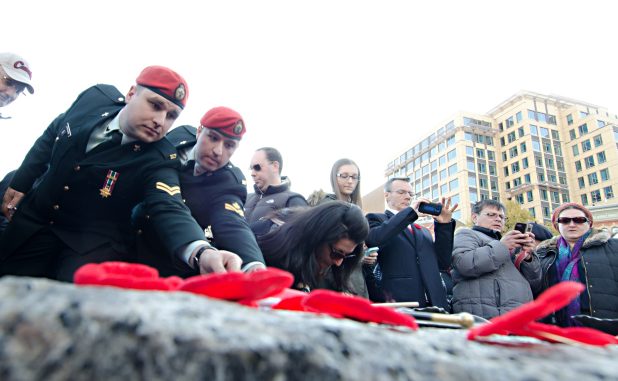 images_News_Canada_aa_12_ott_rdaytombsoldiers_sean