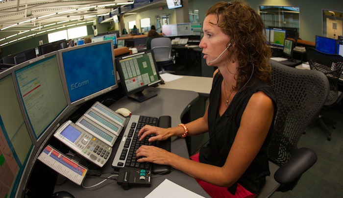 images_News_Canada_5891BCLN2007ECOMM911calltaker-7web
