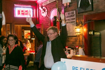 images_News_Canada_SC_ElectCrawfordCheer1027_Content